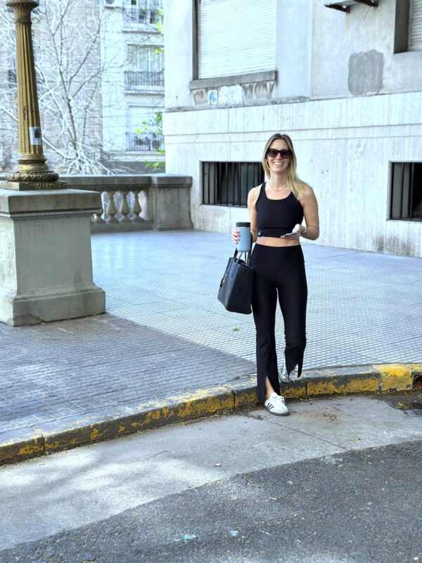 Calza deportiva con tajo - Textura premium